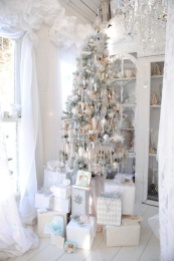 exquisite-totally-white-vintage-christmas-ideas-34